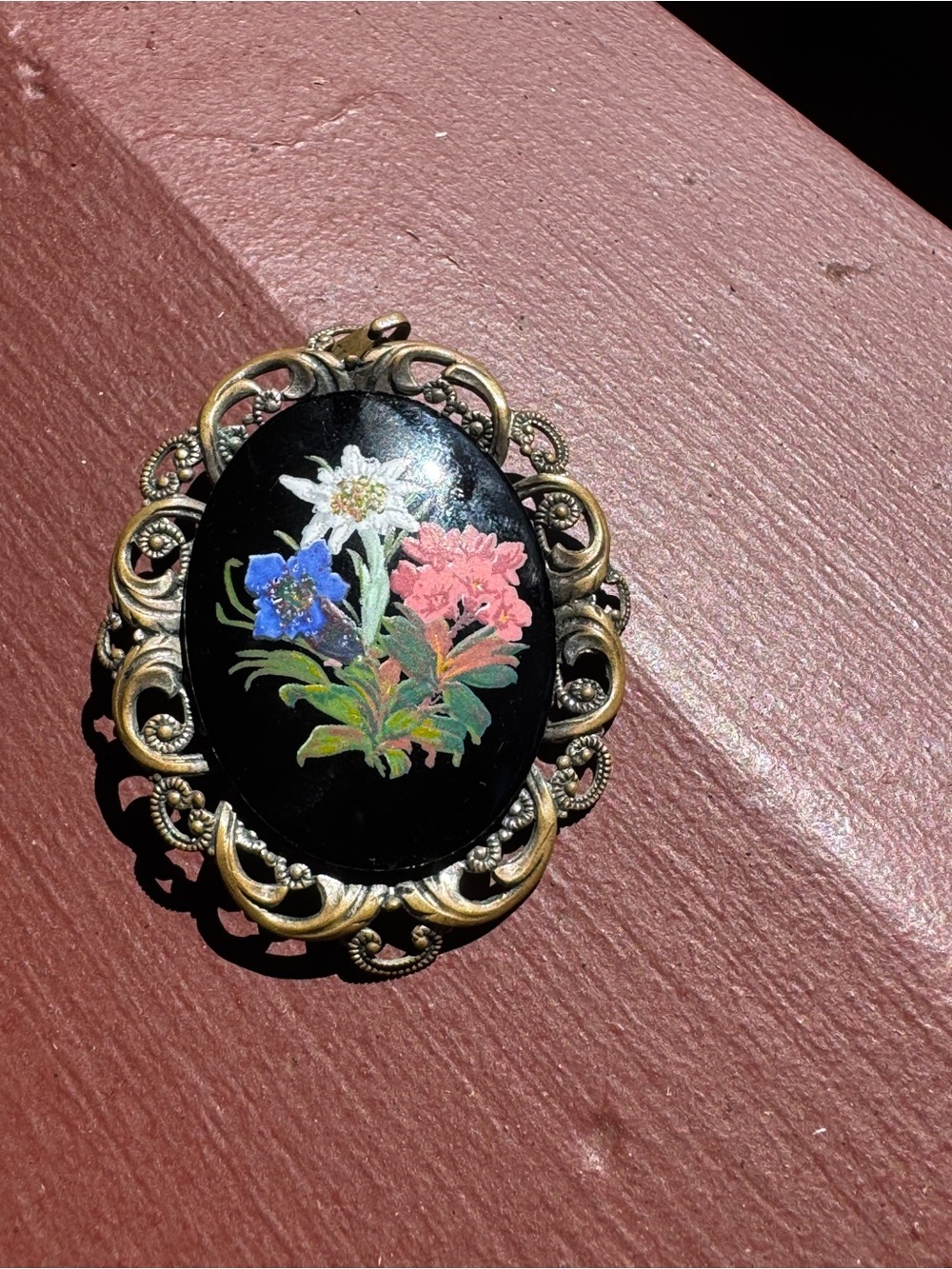 Vintage Floral Brooch with intricate scroll work in excellent condition